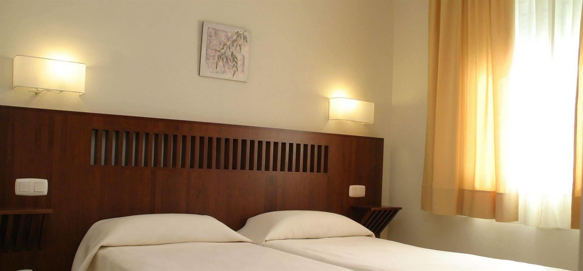 Apartamentos Turisticos Anoreta Рінкон-де-ла-Вікторія Екстер'єр фото