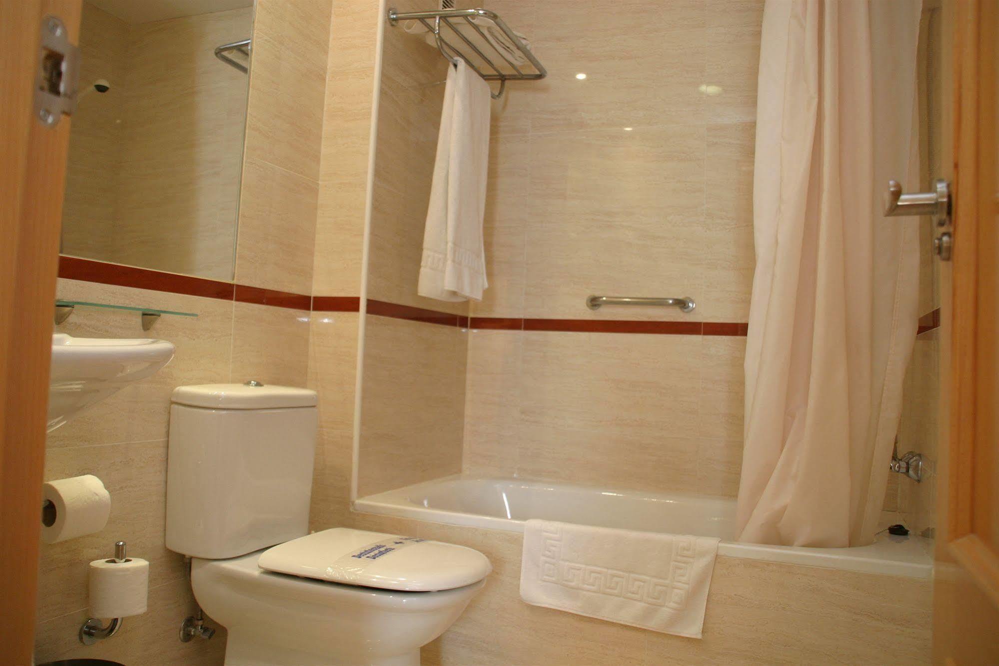 Apartamentos Turisticos Anoreta Рінкон-де-ла-Вікторія Екстер'єр фото